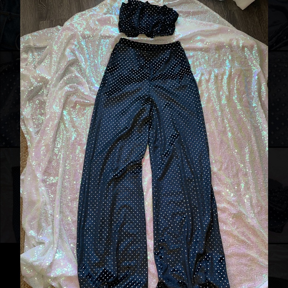 Show Me Your Mumu Velvet Stud Set